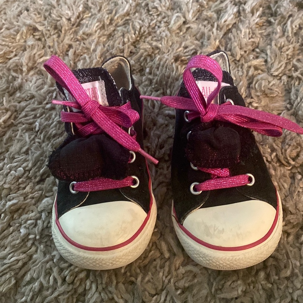 Girls converse all stars size 9 guc black with pink trim and laces